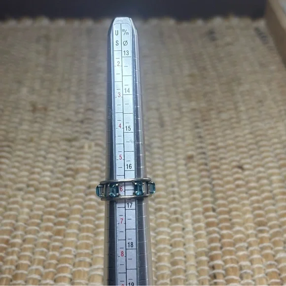 Blue Topaz Aquamarine Rectangular Stone Silver Tone Costume Ring Size 5.75 - Picture 10 of 10